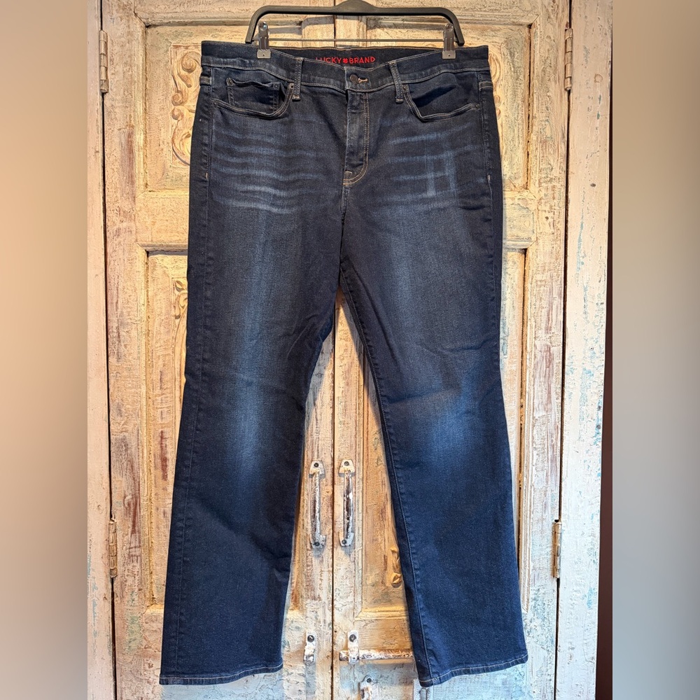 NWOT Lucky Brand Sweet Mid Rise Straight /Twighlight Blue 18,34R, 29” /  inseam